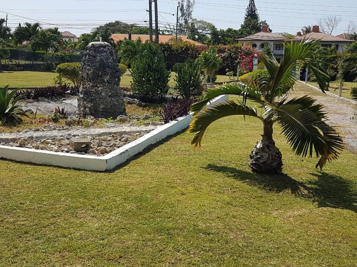רנאוויי ביי Ancella'S Garden Apartment-Beach-5Min Drive, 1 Hr Montego Bay, 25 Mins Ocho Rios, Continental Breakfast מראה חיצוני תמונה