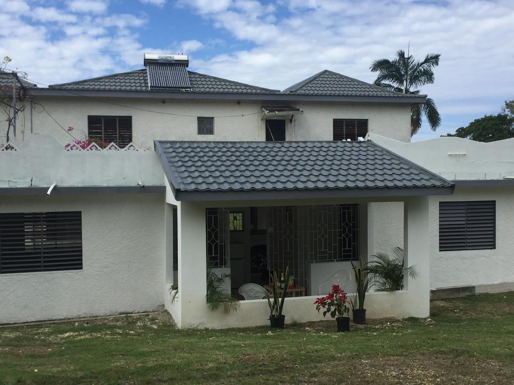 רנאוויי ביי Ancella'S Garden Apartment-Beach-5Min Drive, 1 Hr Montego Bay, 25 Mins Ocho Rios, Continental Breakfast מראה חיצוני תמונה